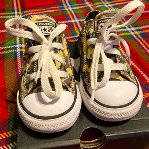 *USED* Converse low top Camo Toddler 7C (Camo)